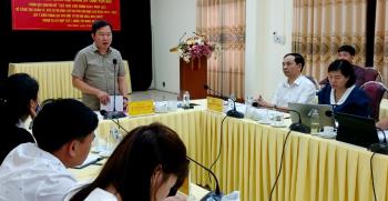 Đồng chí Nguyễn Quốc Luận- Phó Trưởng đoàn Đại biểu Quốc hội tỉnh Yên Bái phát biểu tại buổi làm việc
